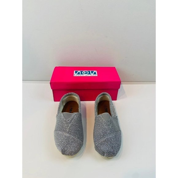 Brand New girls silver glitter flats - Picture 6 of 7